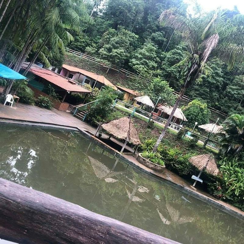 Lago e quiosques das Águas de Maria