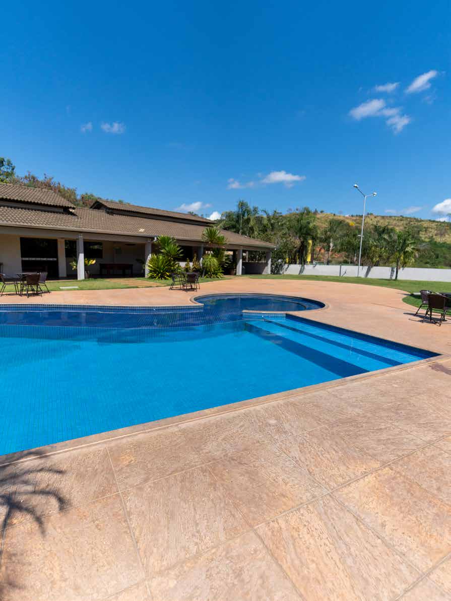 Piscina adulta e infantil do hotel
