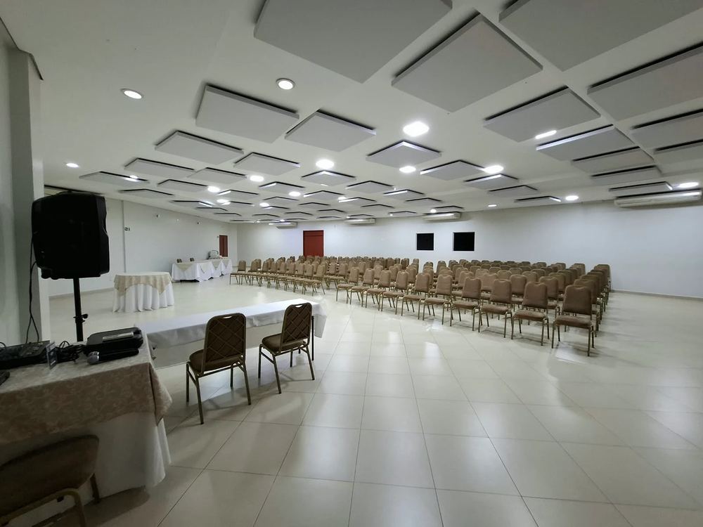 Salão Nobre I com cadeiras em formato auditório
